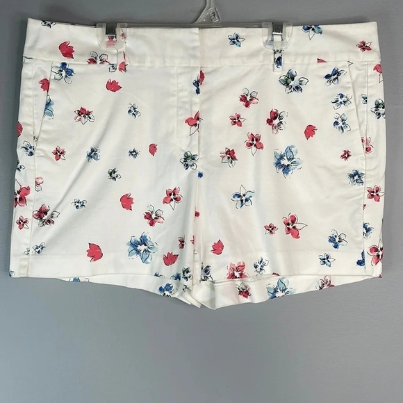 ANN TAYLOR Flower Print Classic Shorts White Pockets Mid Rise Size 12 Petite - Picture 9 of 9